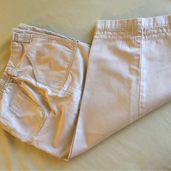 Lee at The Waist Capri Pants by VF Jeans Wear, Inc. SZ 12M - Picture 2 of 9
